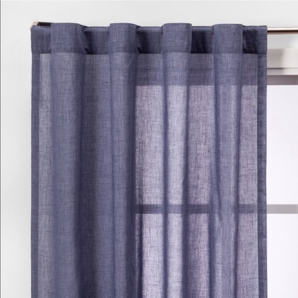 Curtain - Picture 3 of 5